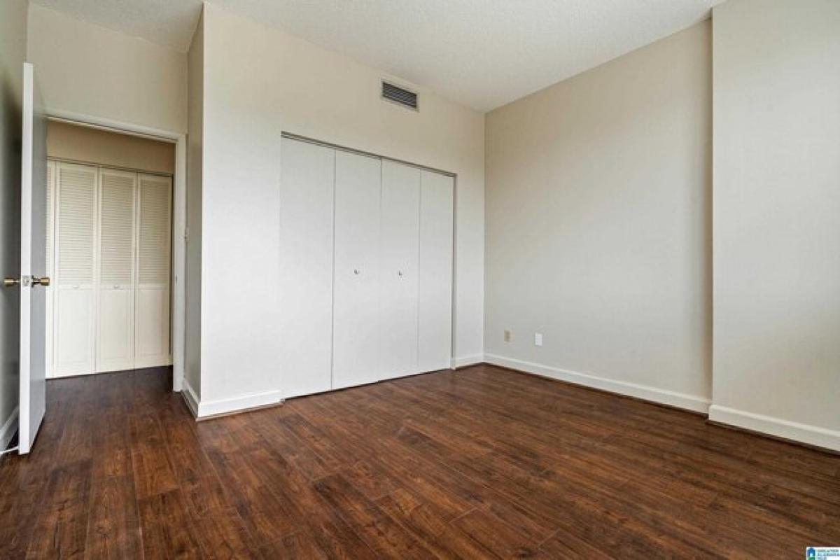 Picture of Home For Sale in Birmingham, Alabama, United States