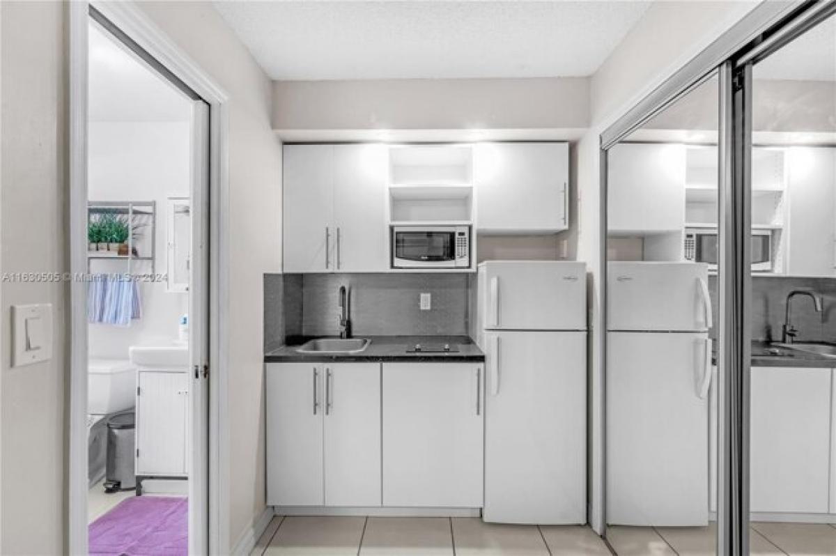 Picture of Home For Sale in Miami, Florida, United States