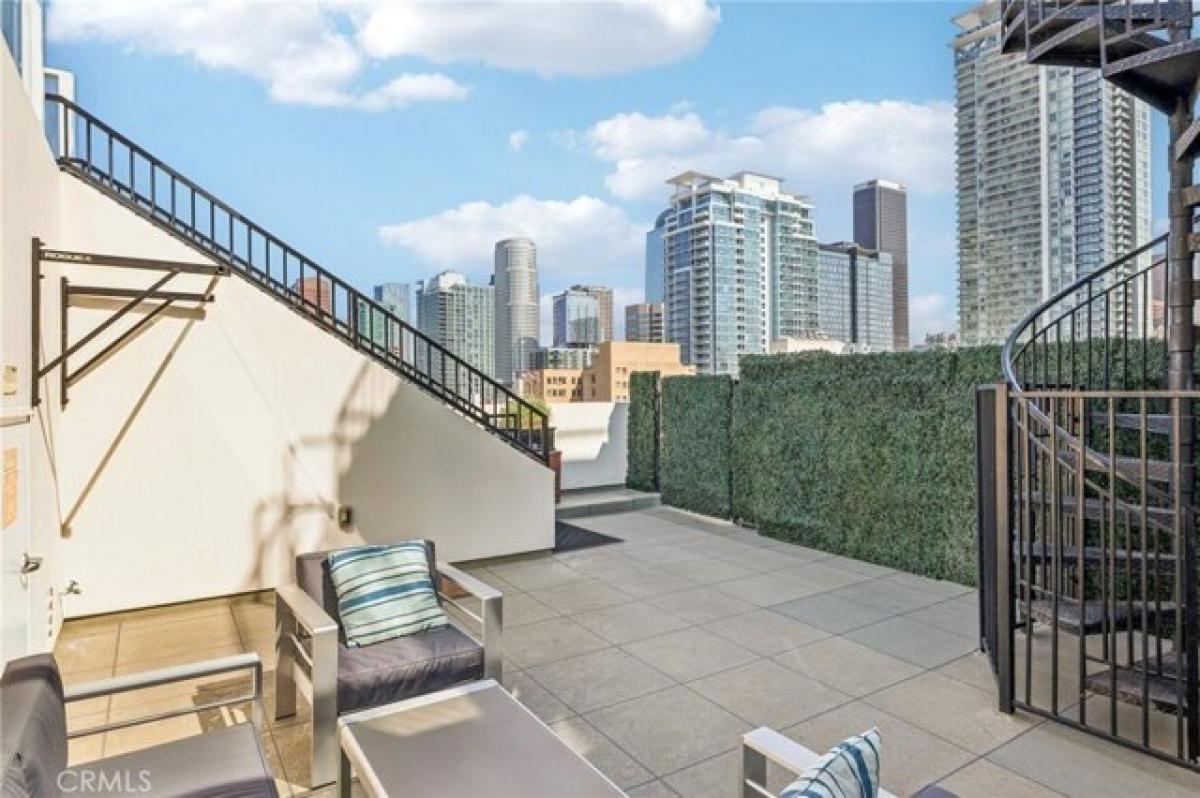 Picture of Home For Sale in Los Angeles, California, United States