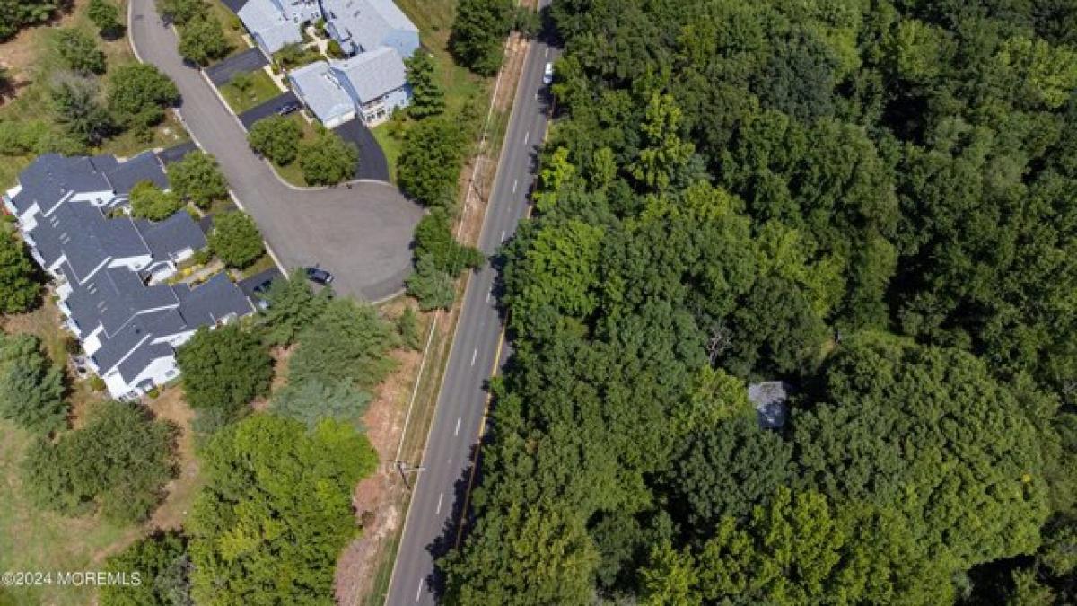 Picture of Home For Sale in Monroe, New Jersey, United States