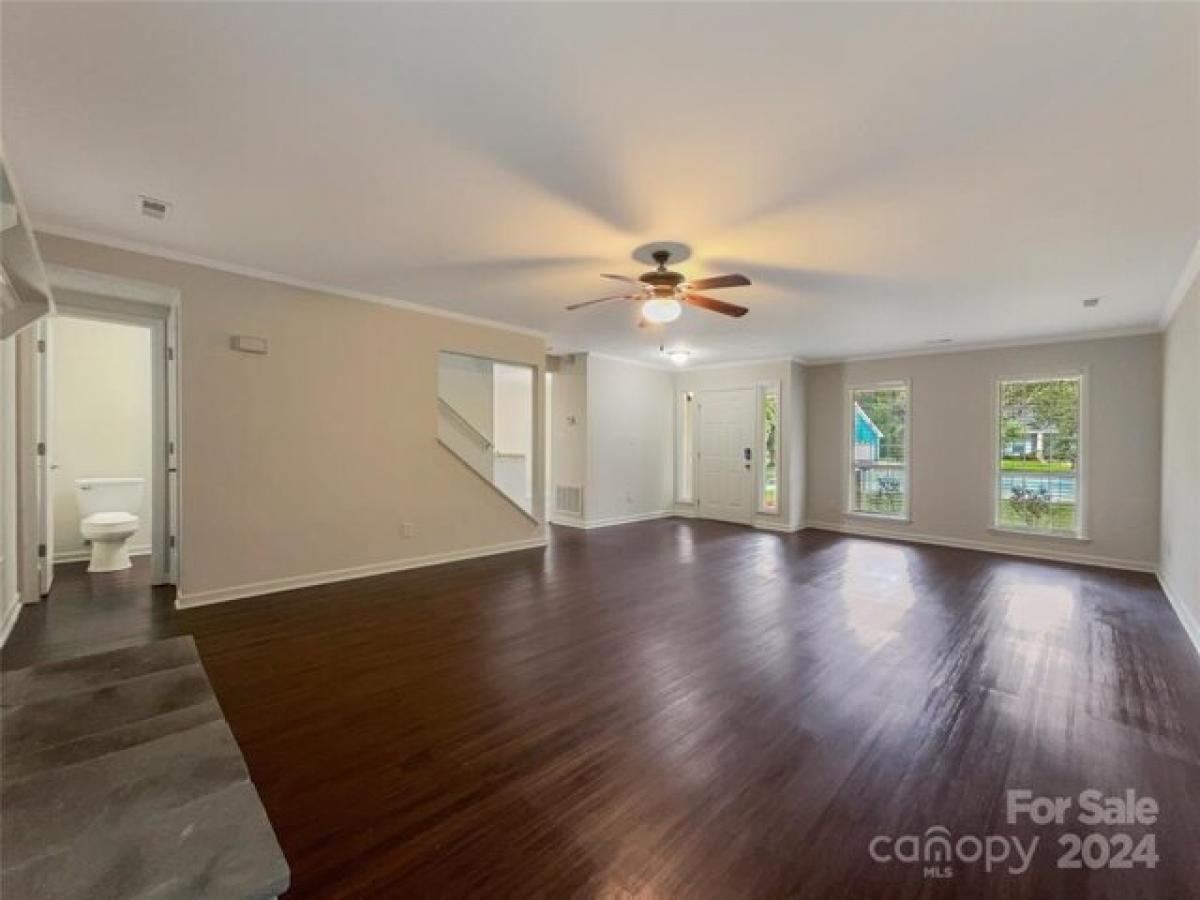 Picture of Home For Sale in Charlotte, North Carolina, United States