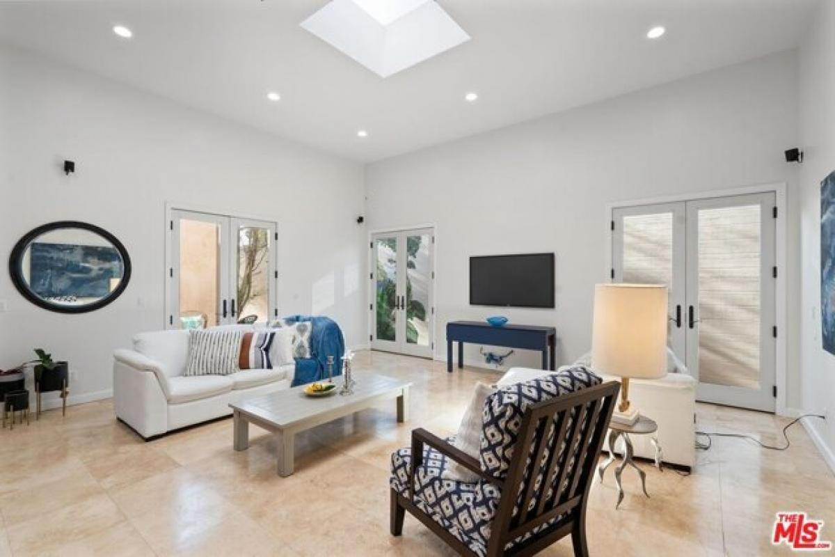 Picture of Home For Sale in Los Angeles, California, United States