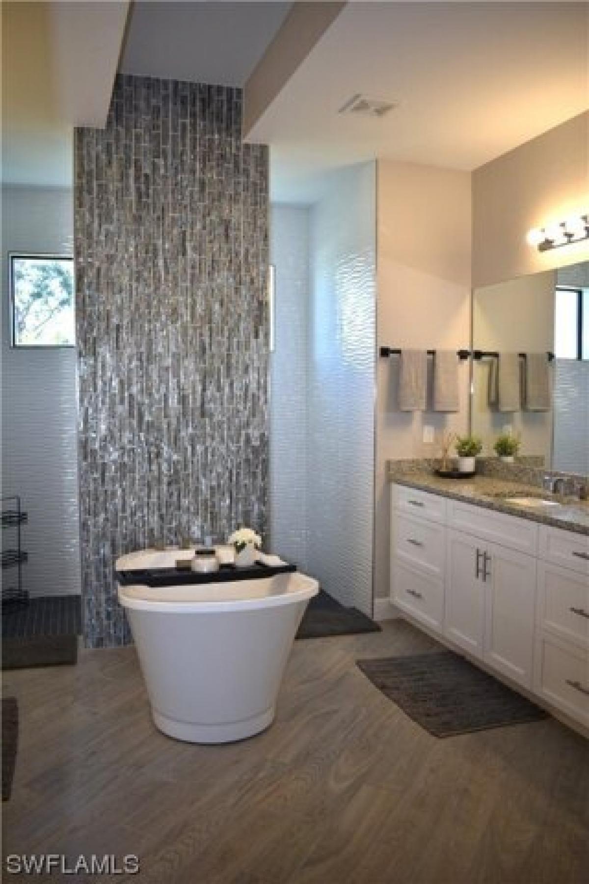 Picture of Home For Sale in Cape Coral, Florida, United States