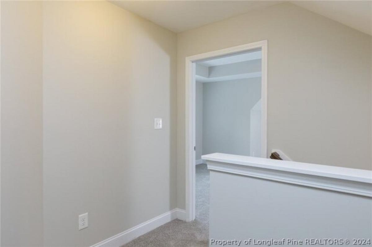 Picture of Home For Sale in Hope Mills, North Carolina, United States