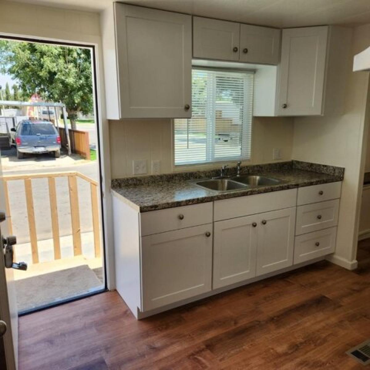 Picture of Home For Sale in Bakersfield, California, United States