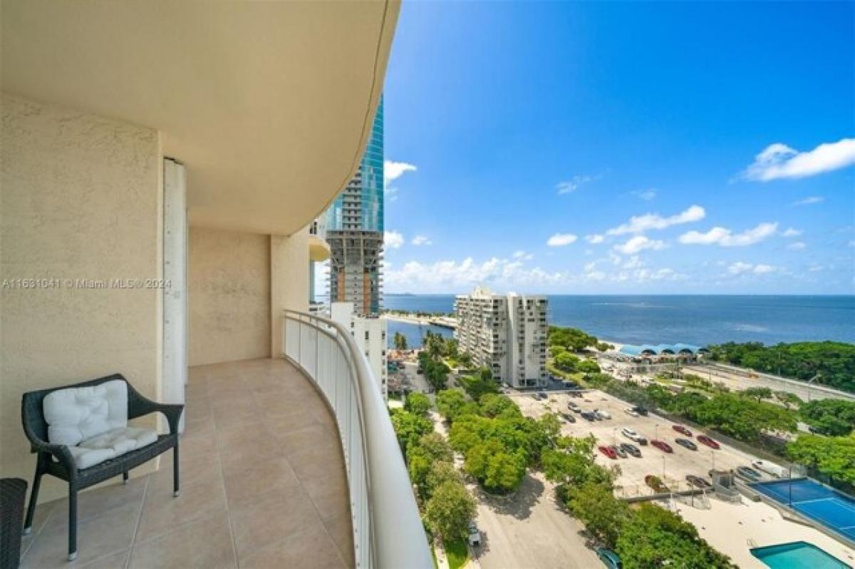 Picture of Home For Sale in Miami, Florida, United States