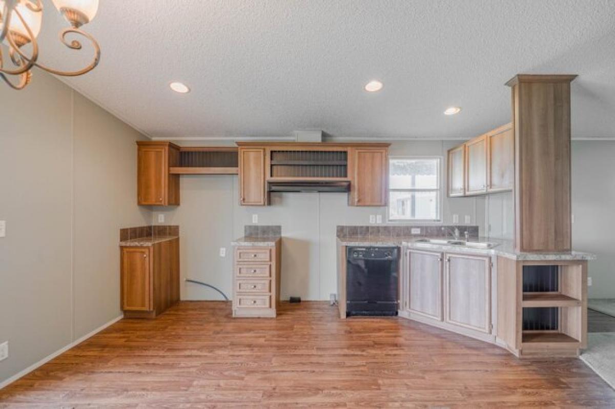 Picture of Home For Sale in Alvin, Texas, United States