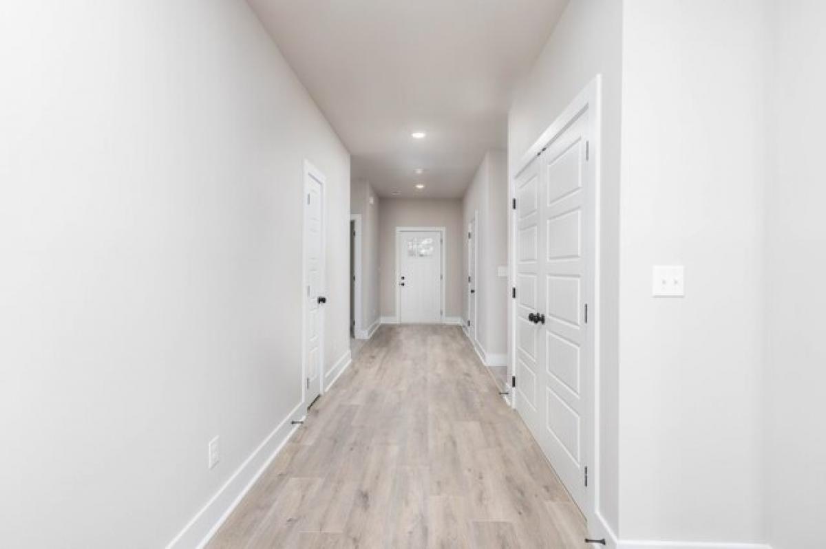 Picture of Home For Sale in Dickson, Tennessee, United States