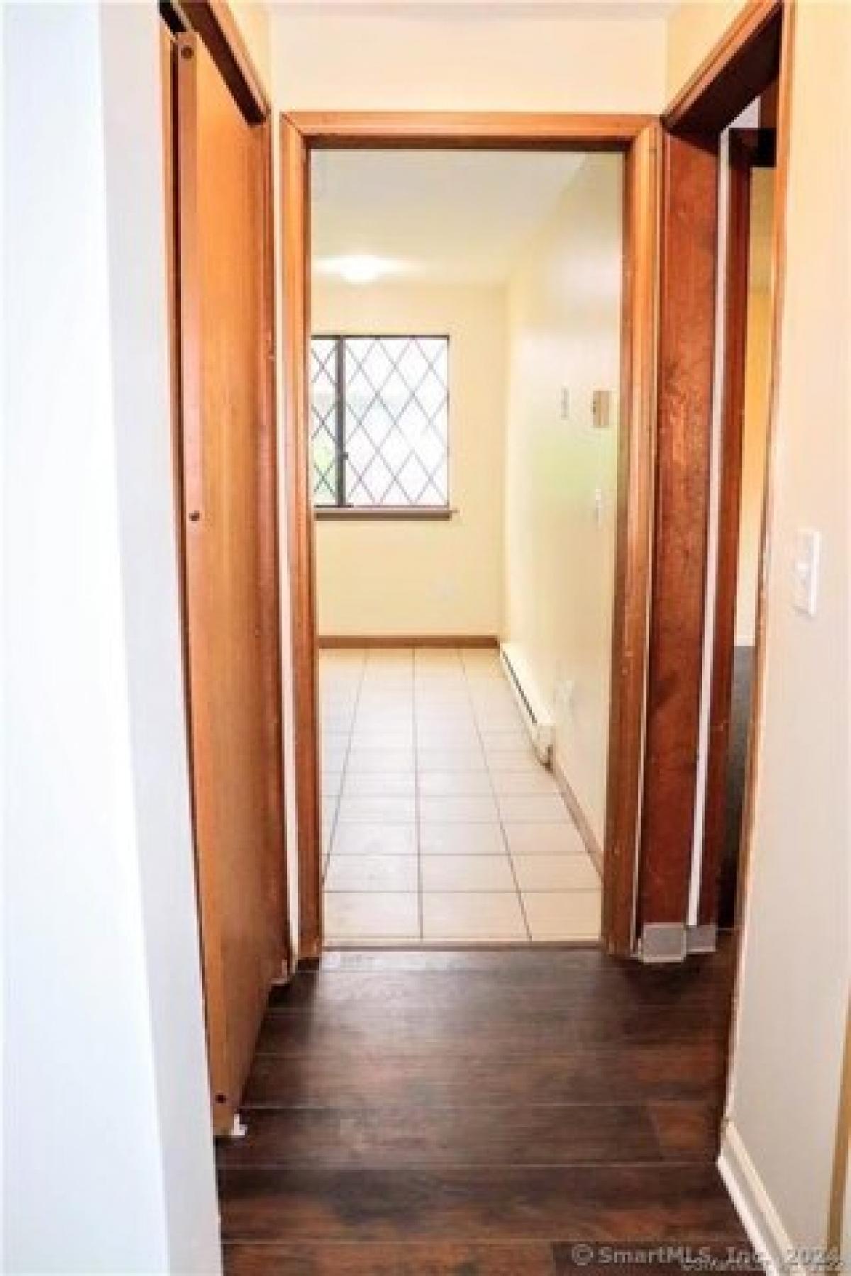 Picture of Home For Sale in Waterbury, Connecticut, United States