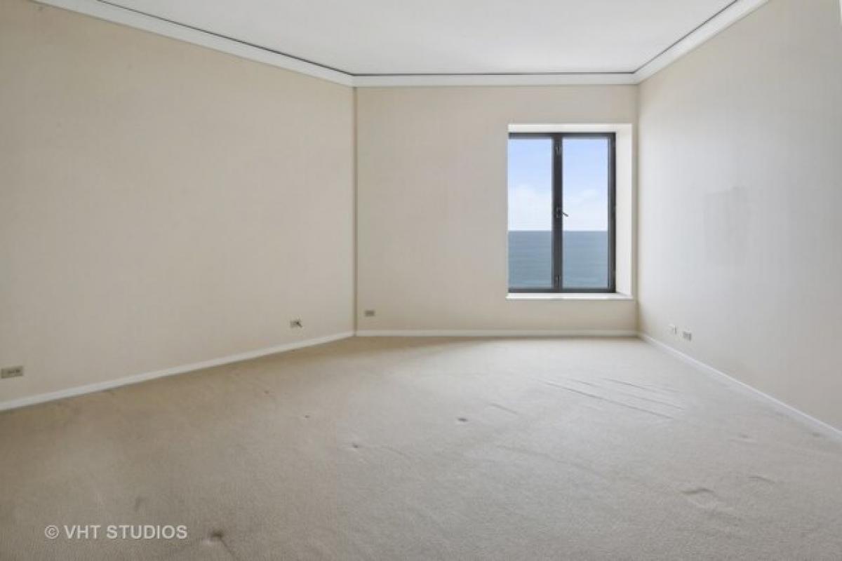 Picture of Home For Sale in Chicago, Illinois, United States