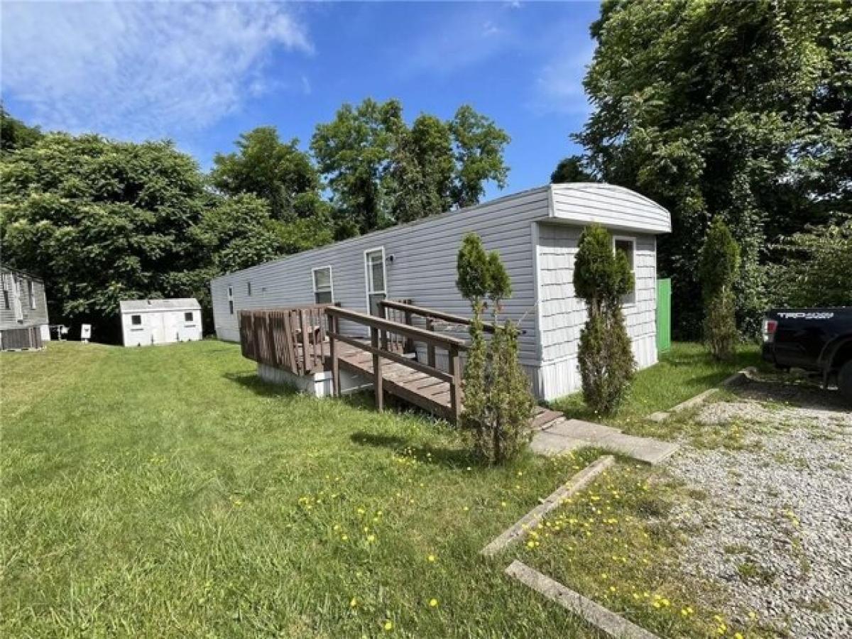 Picture of Home For Sale in Jeannette, Pennsylvania, United States