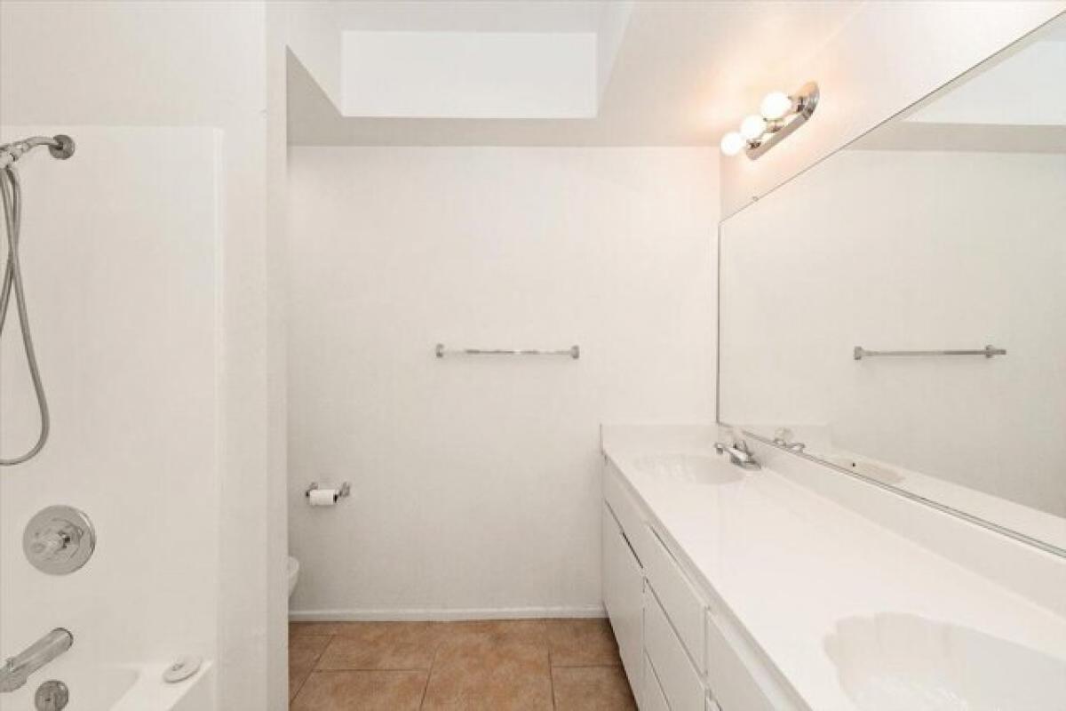 Picture of Home For Sale in Cathedral City, California, United States