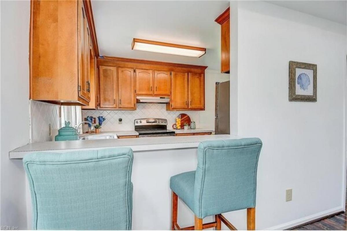 Picture of Home For Sale in Newport News, Virginia, United States