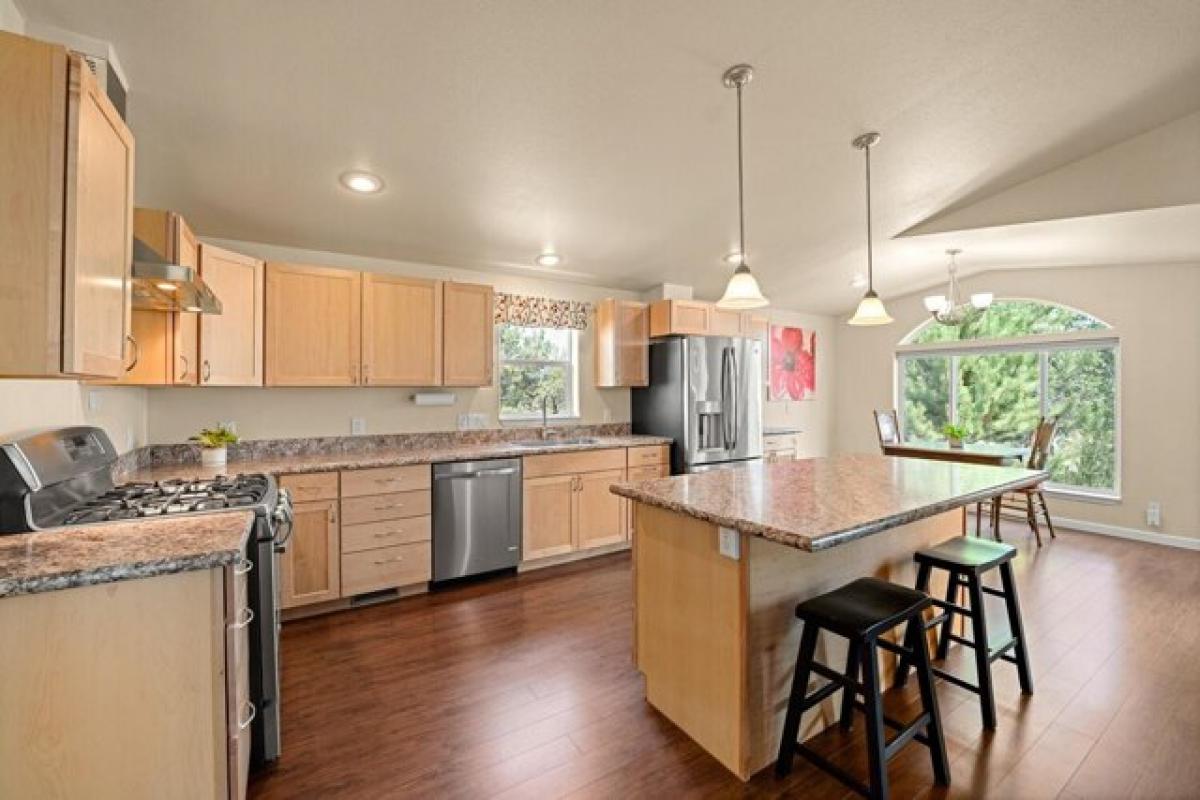 Picture of Home For Sale in Bend, Oregon, United States
