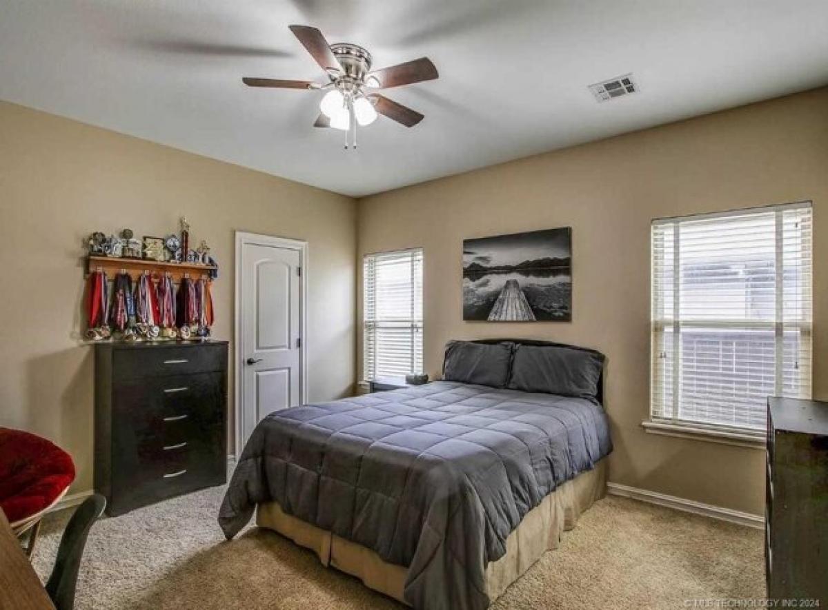 Picture of Home For Sale in Broken Arrow, Oklahoma, United States