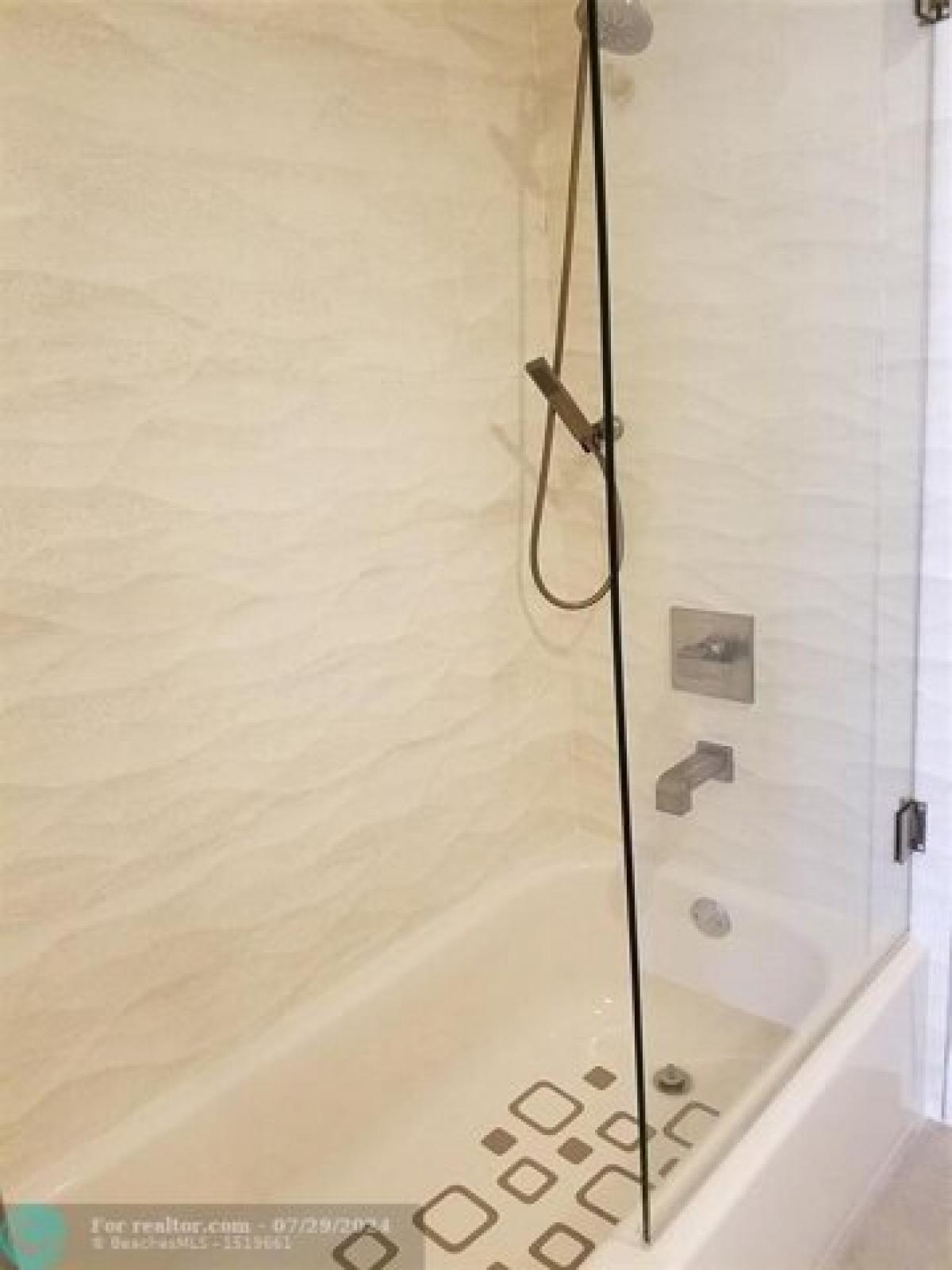 Picture of Home For Sale in Miami, Florida, United States