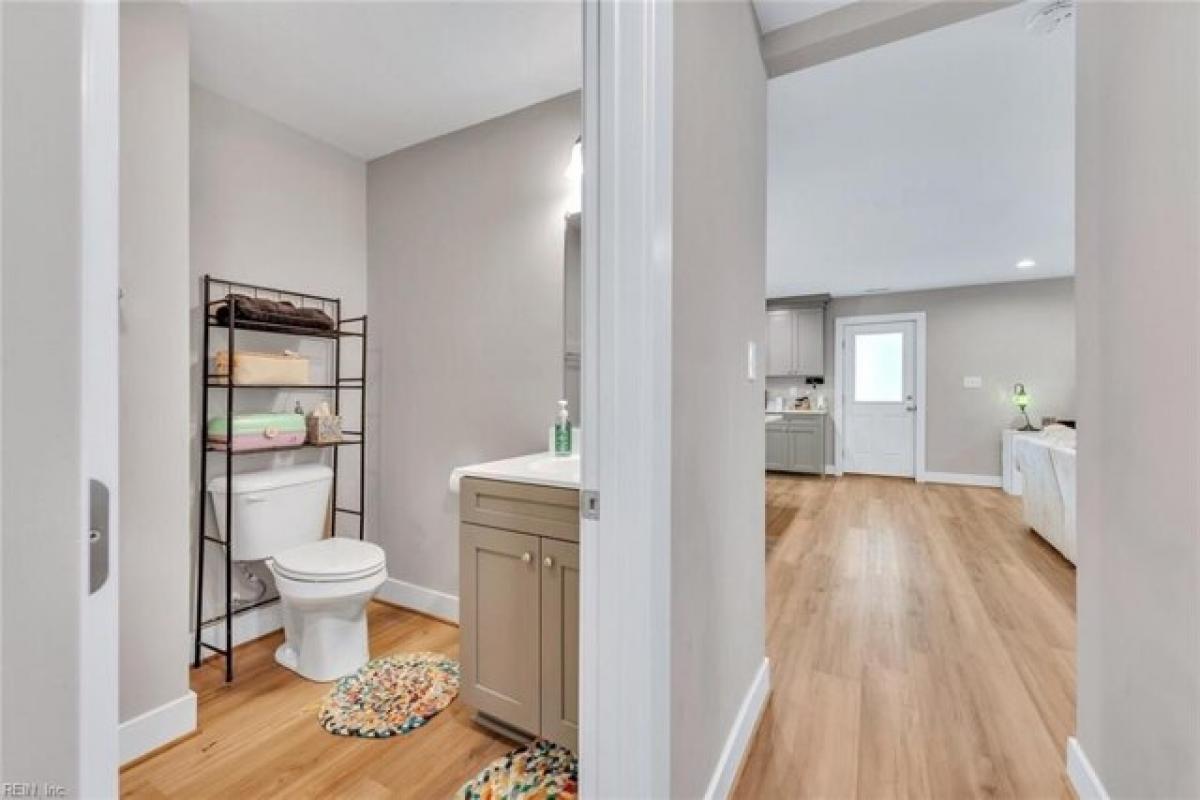 Picture of Home For Sale in Hampton, Virginia, United States