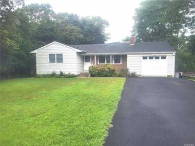 Home For Sale in Hampton Bays, New York
