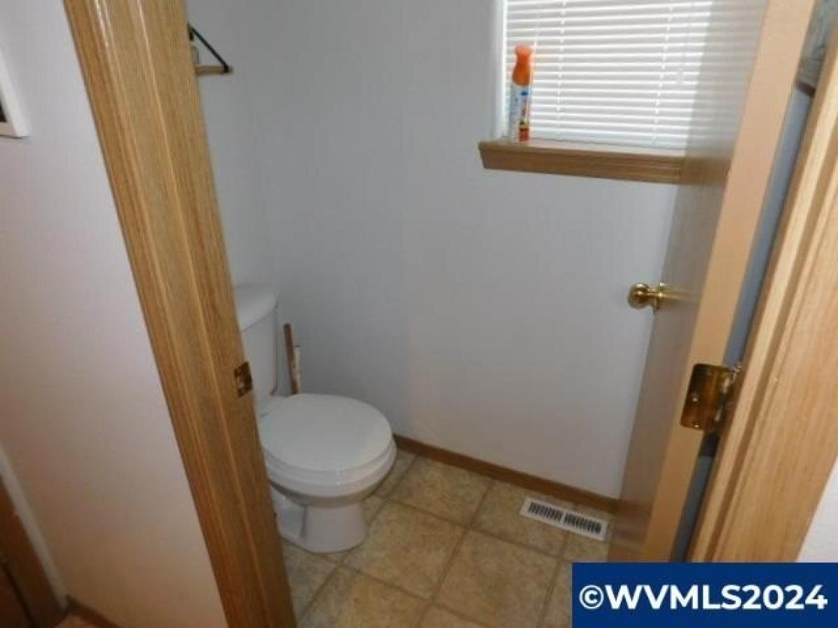 Picture of Home For Sale in Lebanon, Oregon, United States