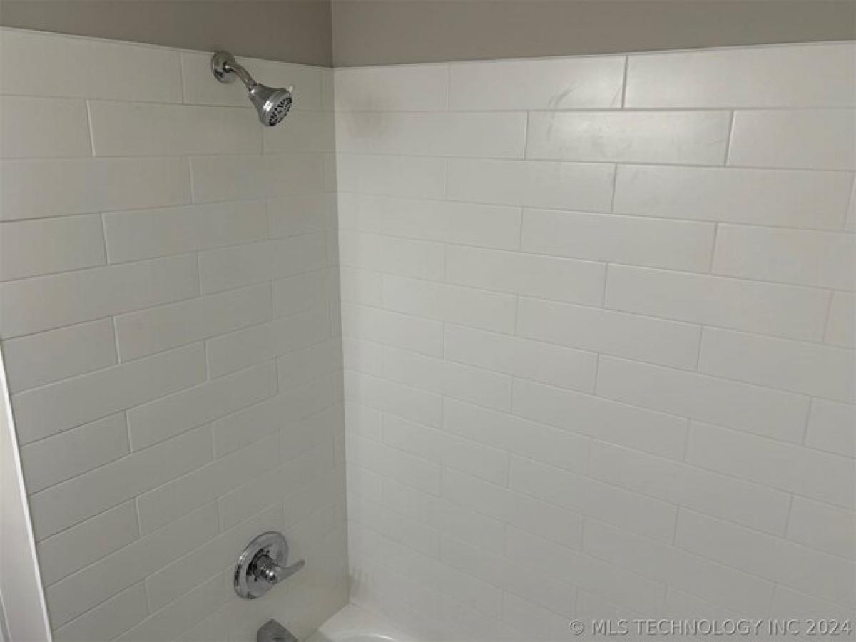 Picture of Home For Sale in Tulsa, Oklahoma, United States