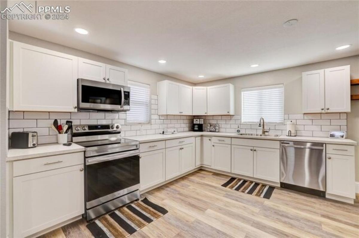 Picture of Home For Sale in Colorado Springs, Colorado, United States