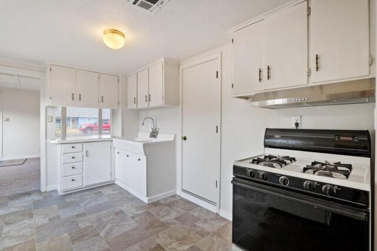 Picture of Home For Sale in Grants Pass, Oregon, United States