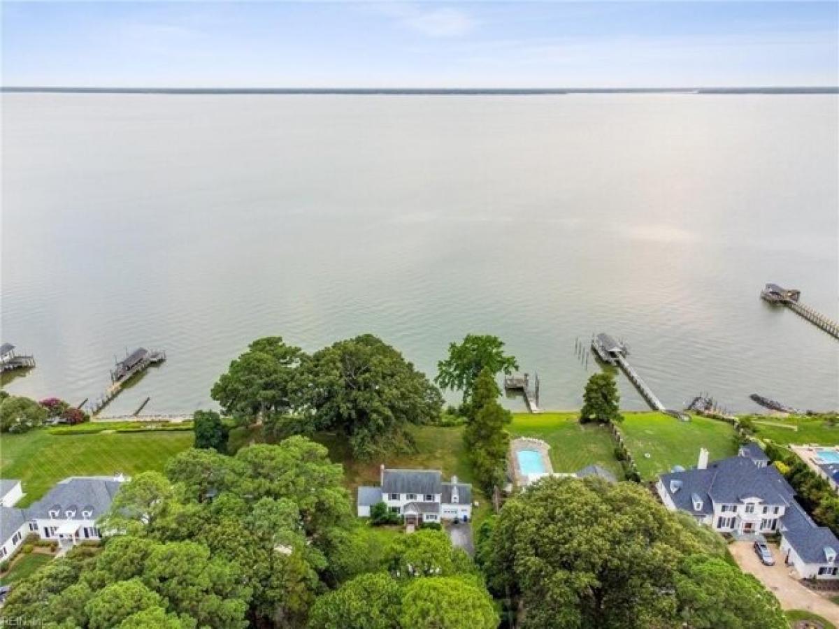 Picture of Home For Sale in Newport News, Virginia, United States