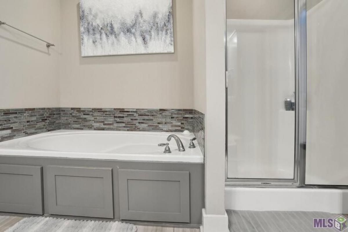 Picture of Home For Sale in Baton Rouge, Louisiana, United States