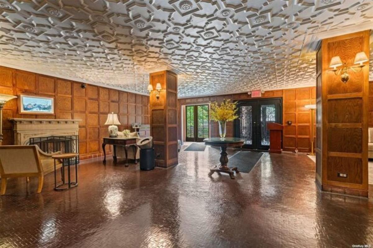 Picture of Home For Sale in Forest Hills, New York, United States