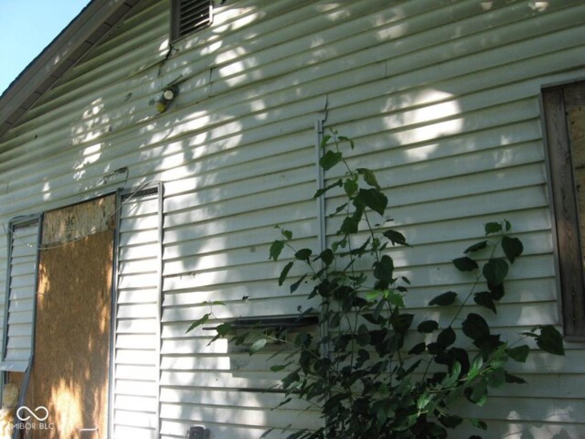 Picture of Home For Sale in Indianapolis, Indiana, United States