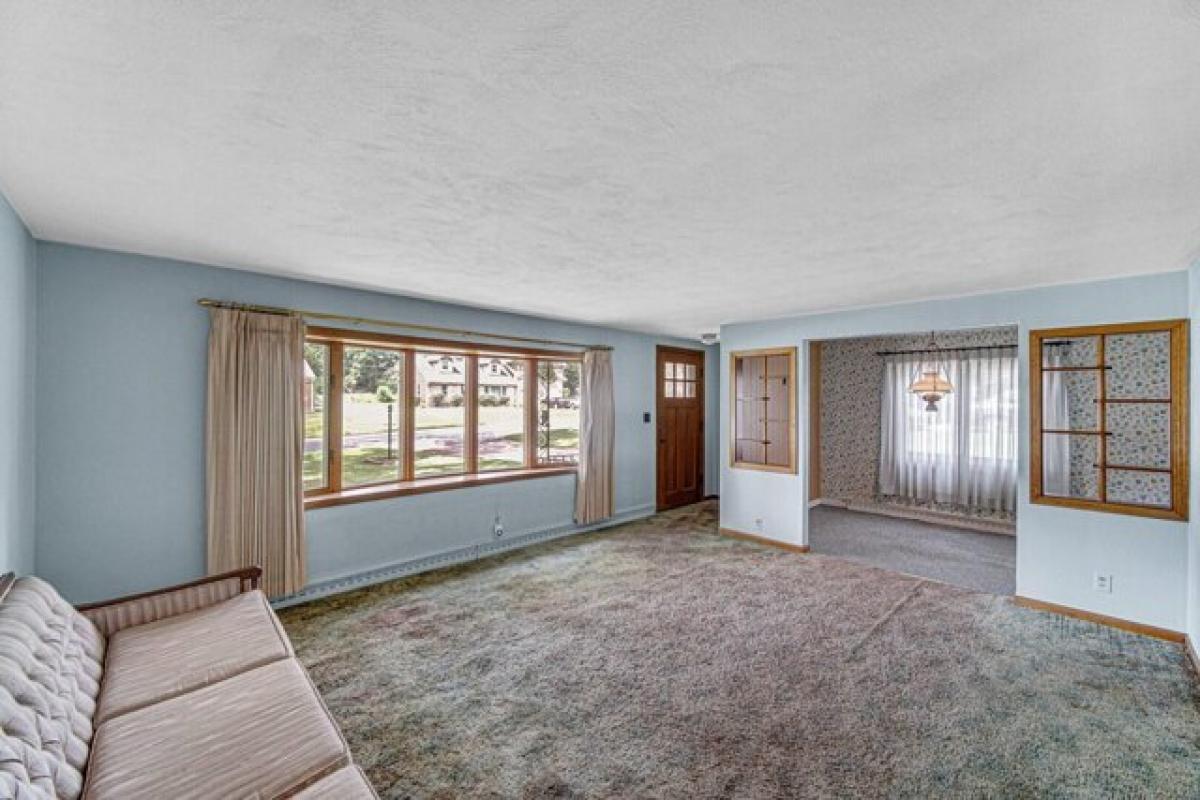 Picture of Home For Sale in La Porte, Indiana, United States