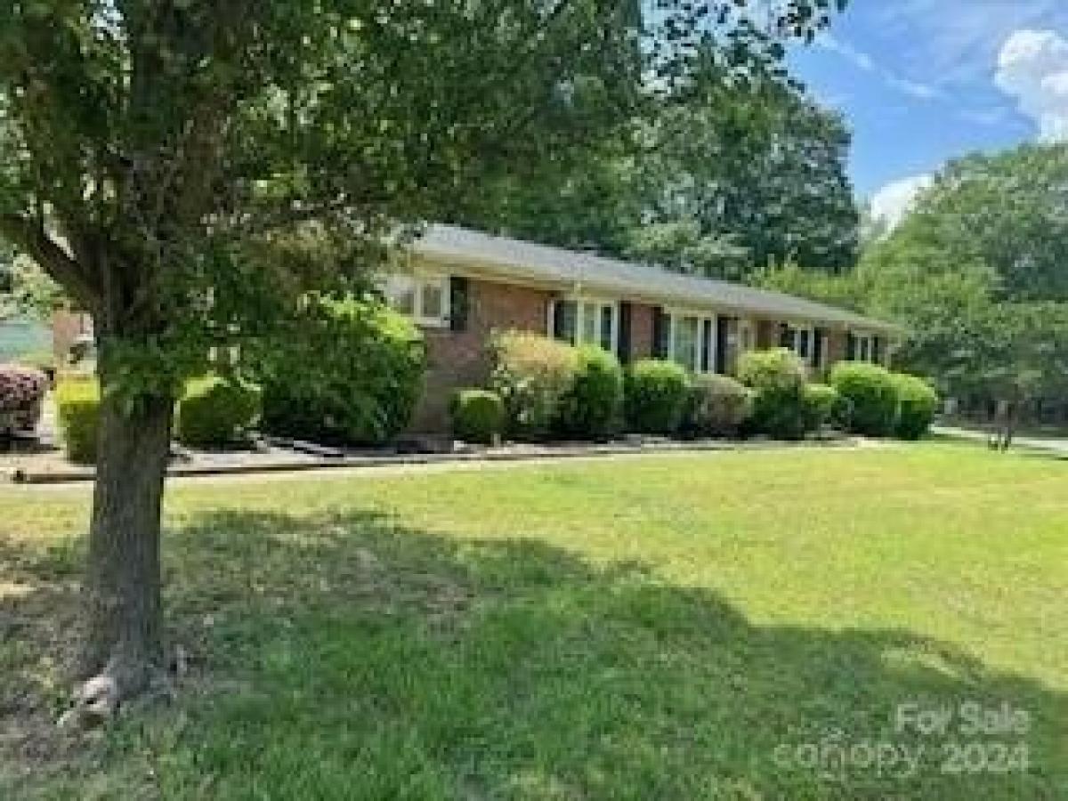 Picture of Home For Sale in Charlotte, North Carolina, United States