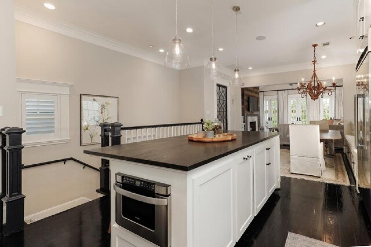 Picture of Home For Sale in The Woodlands, Texas, United States