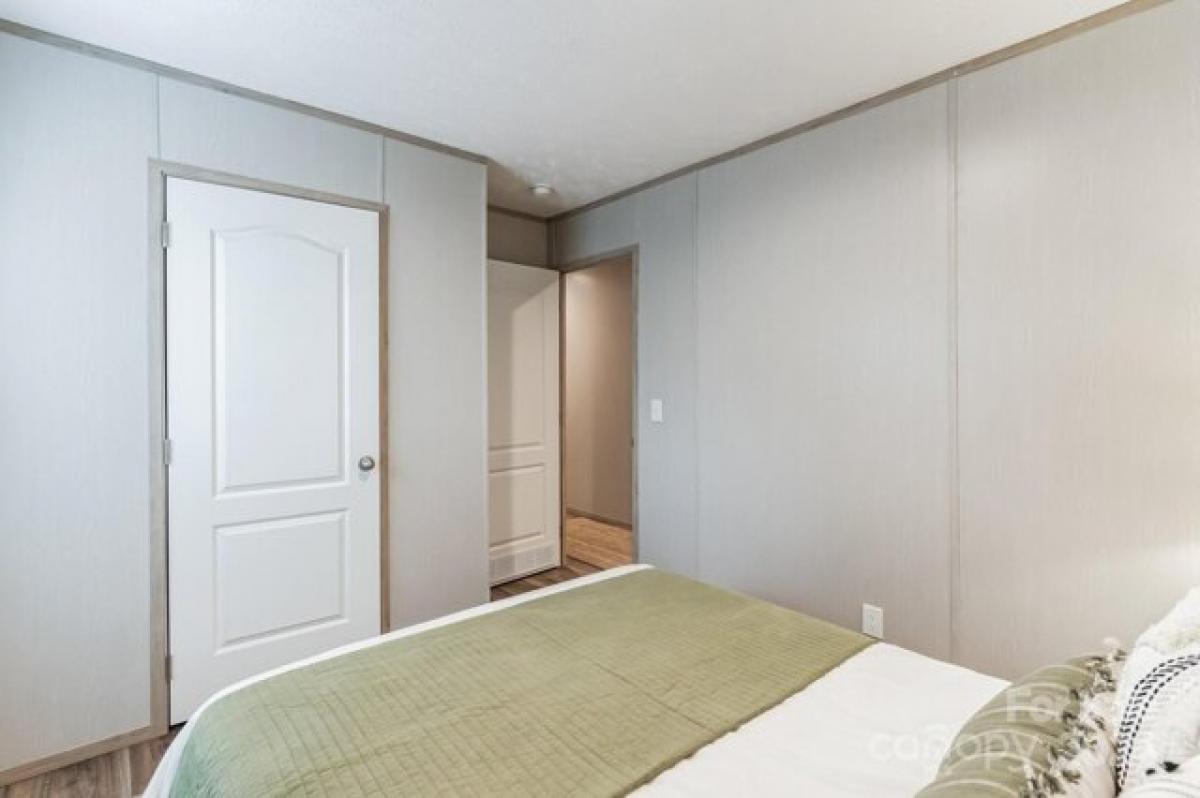 Picture of Home For Sale in Statesville, North Carolina, United States