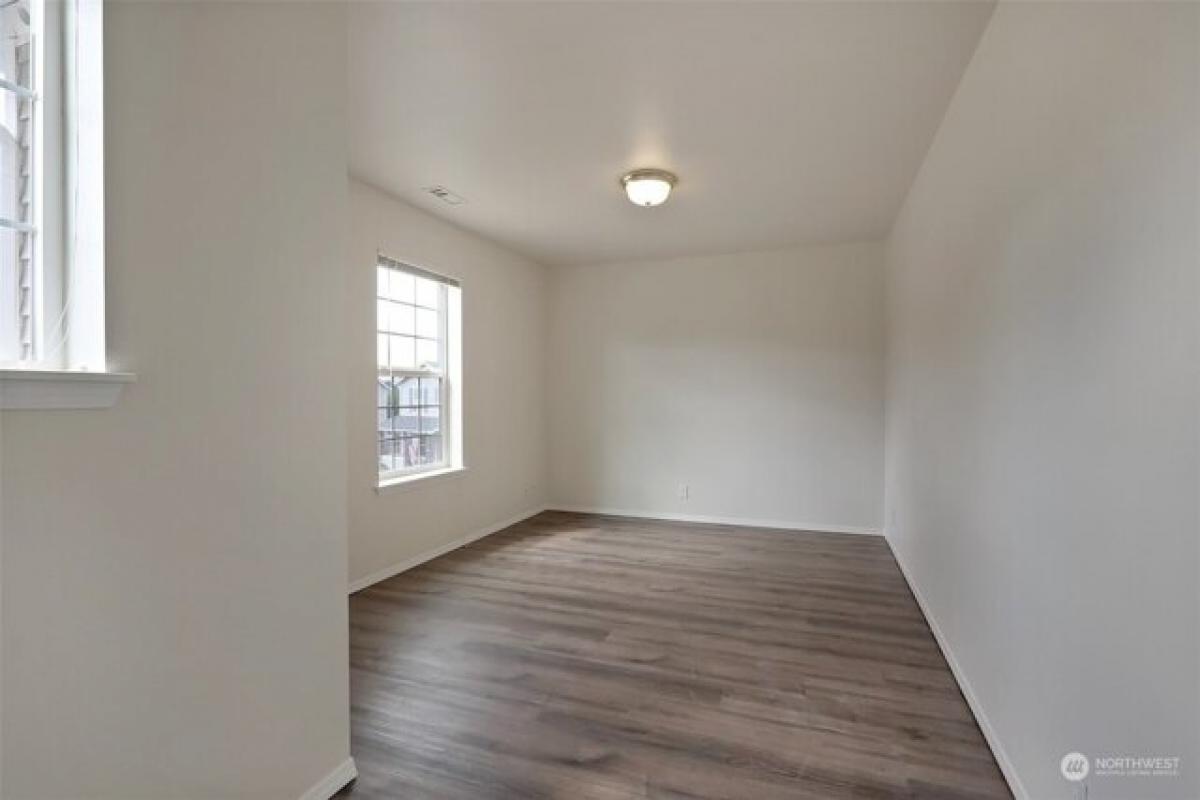 Picture of Home For Sale in Graham, Washington, United States