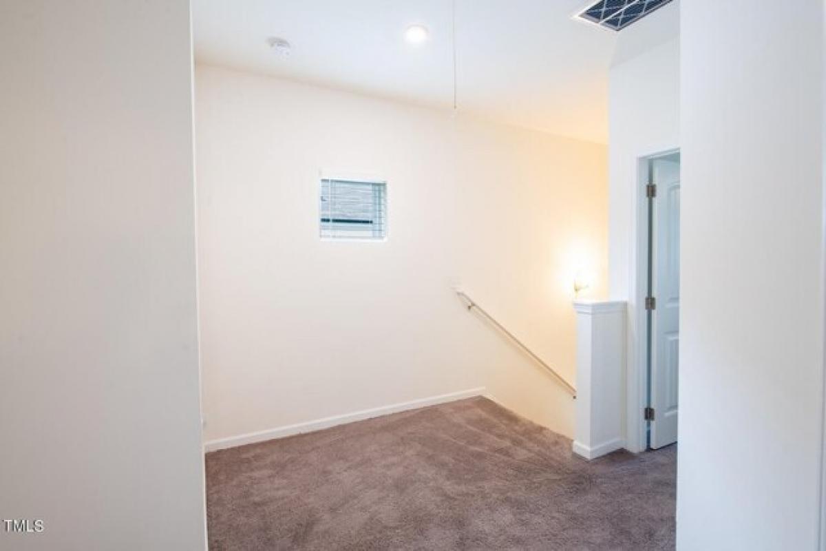 Picture of Home For Sale in Clayton, North Carolina, United States