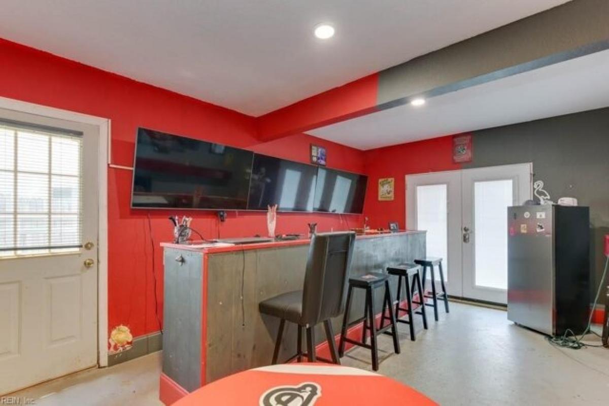 Picture of Home For Sale in Virginia Beach, Virginia, United States