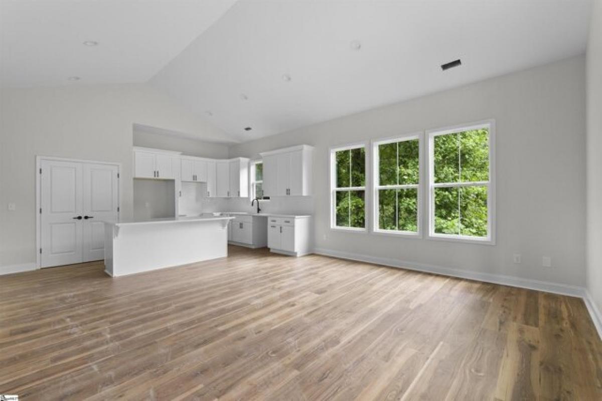 Picture of Home For Sale in Taylors, South Carolina, United States