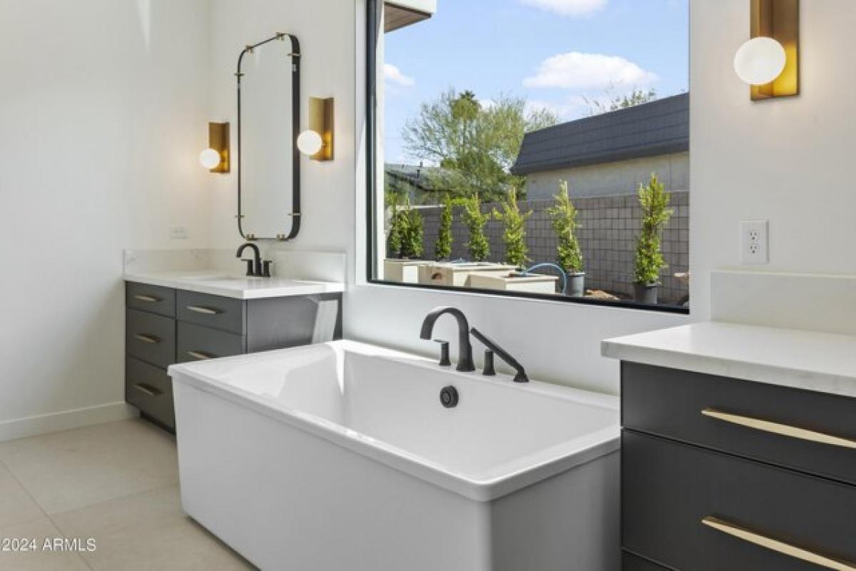 Picture of Home For Sale in Phoenix, Arizona, United States