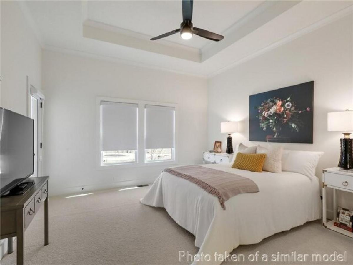 Picture of Home For Sale in Lenexa, Kansas, United States