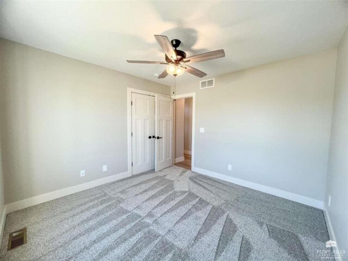 Picture of Home For Sale in Manhattan, Kansas, United States