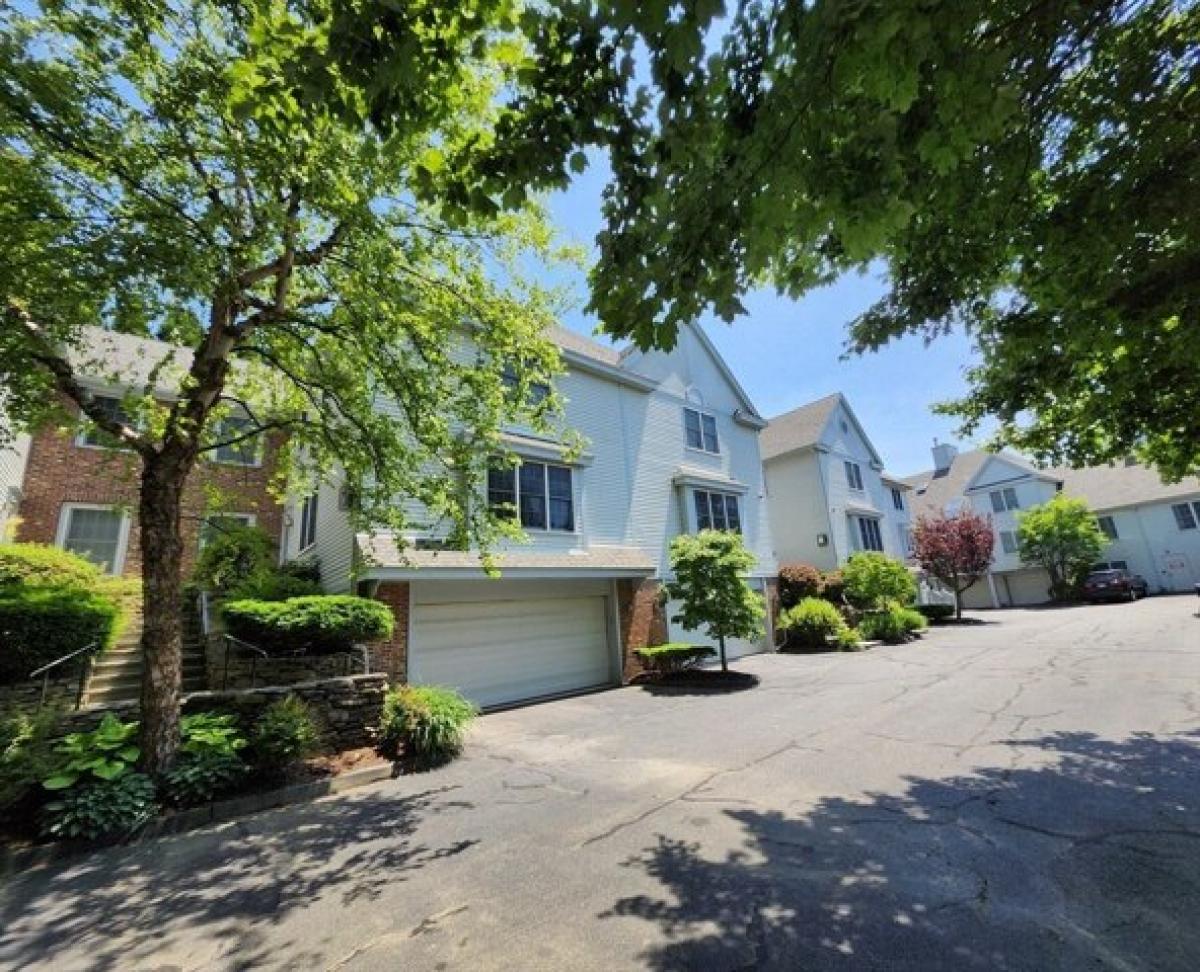 Picture of Home For Sale in Newton, Massachusetts, United States