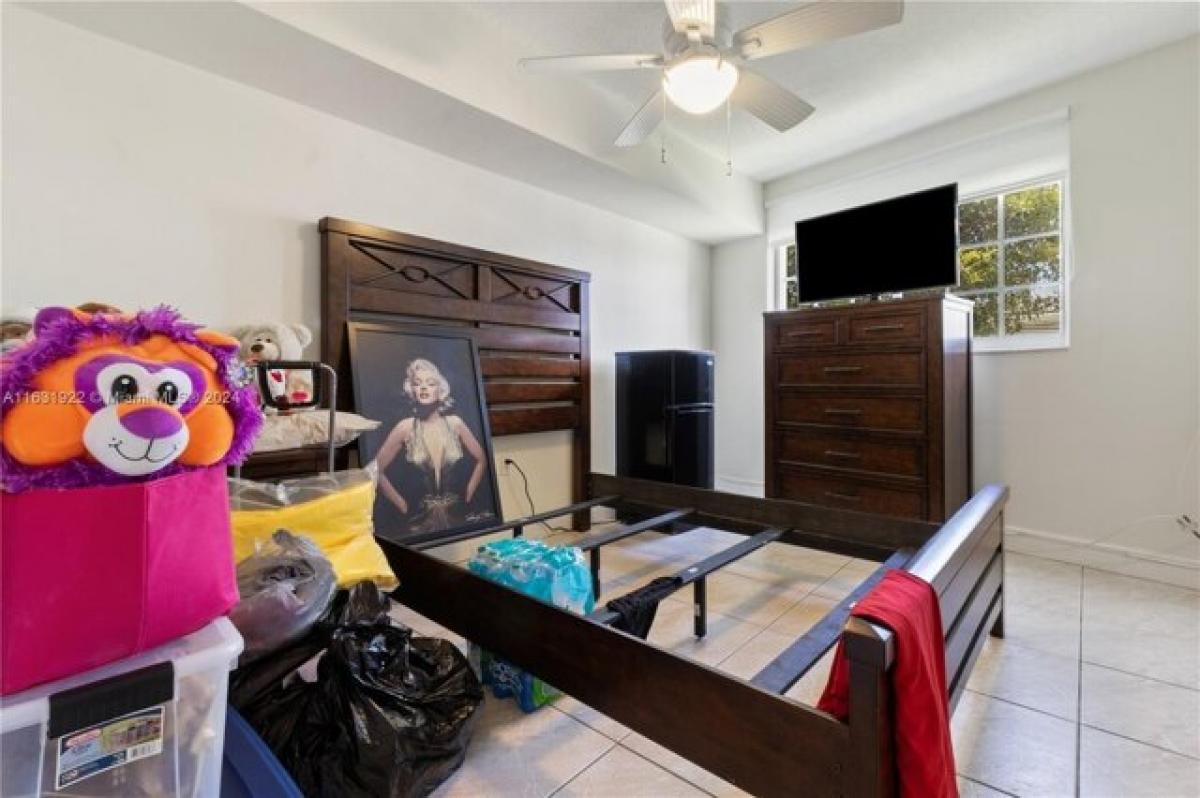 Picture of Home For Sale in North Bay Village, Florida, United States