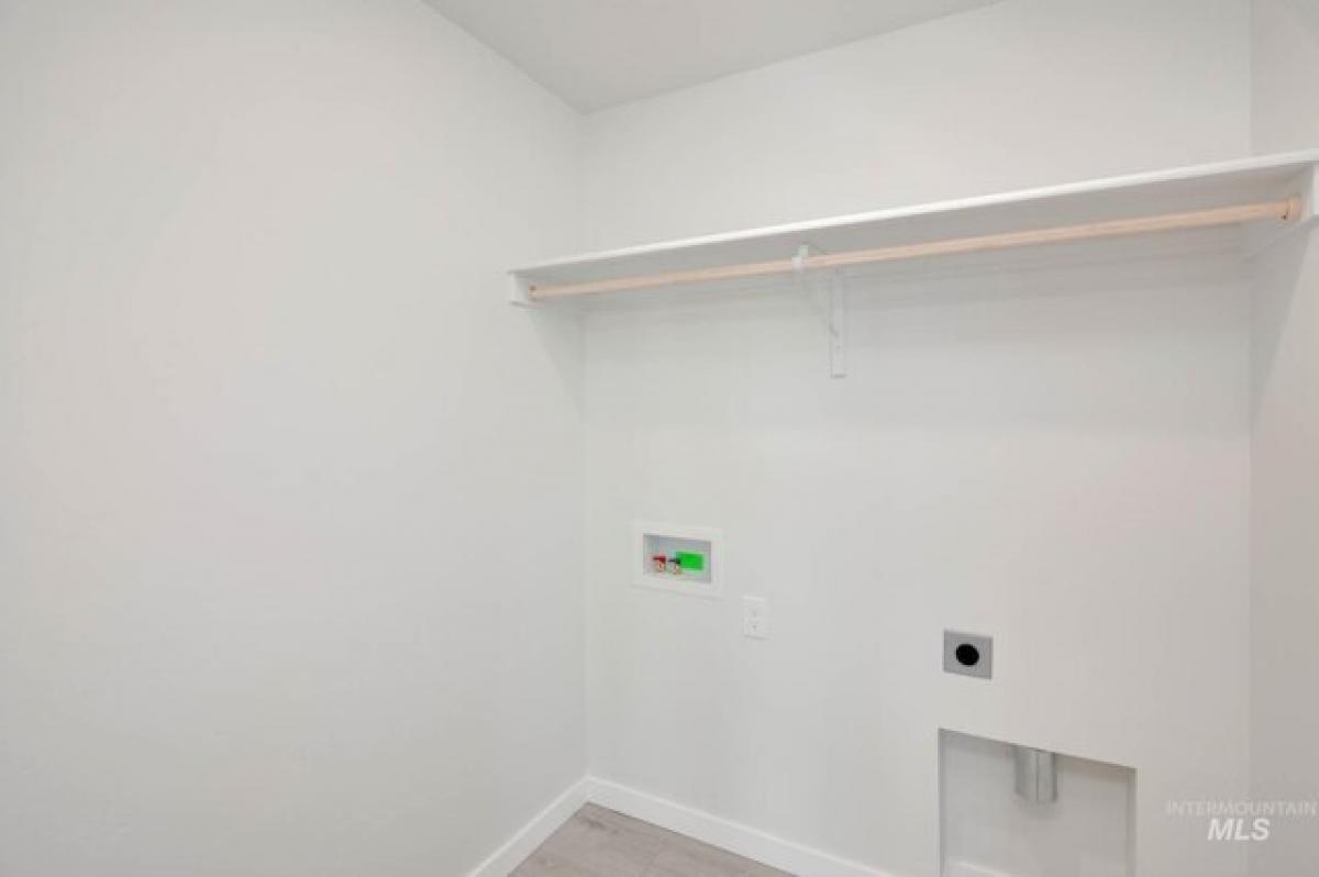 Picture of Home For Sale in Mountain Home, Idaho, United States