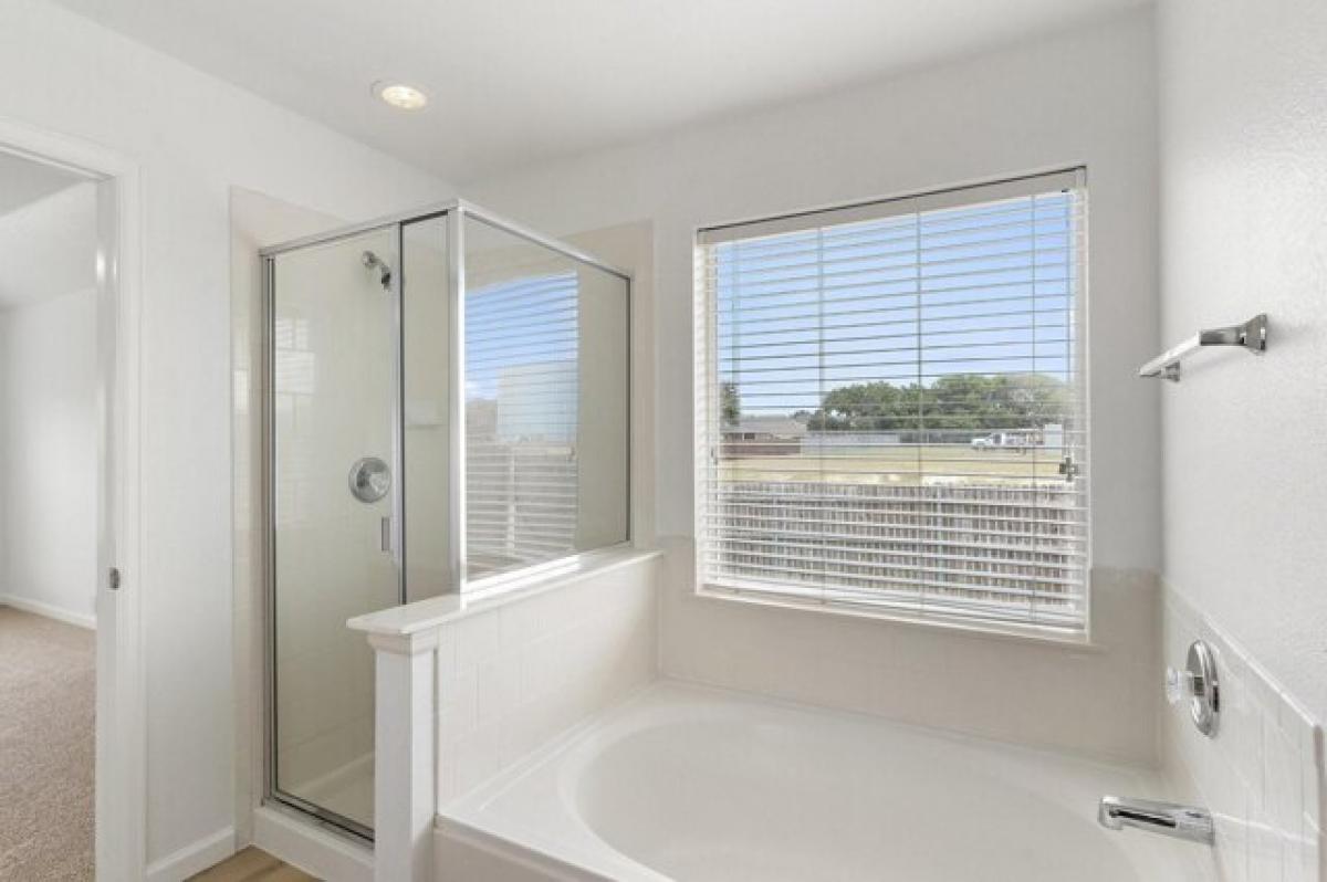 Picture of Home For Sale in Midlothian, Texas, United States