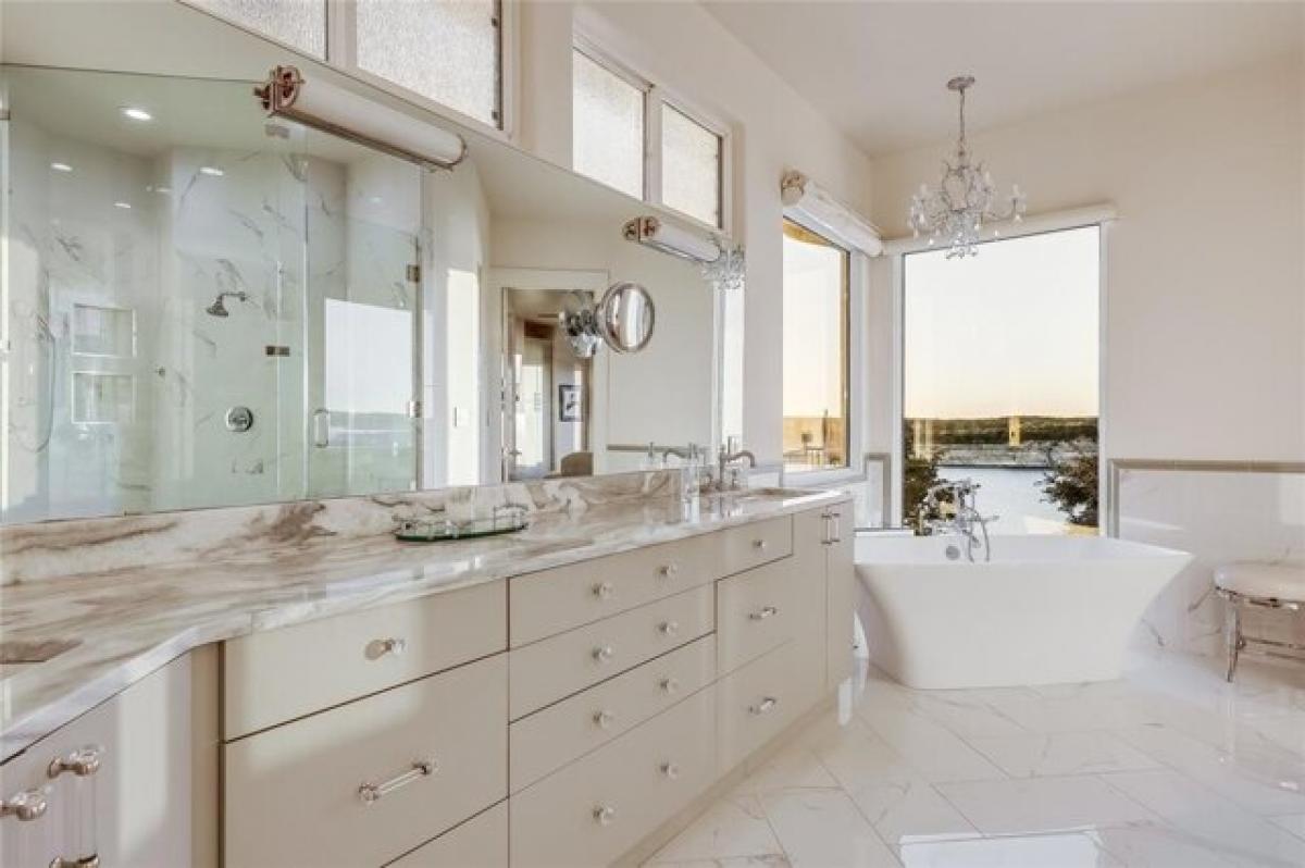 Picture of Home For Sale in Lago Vista, Texas, United States