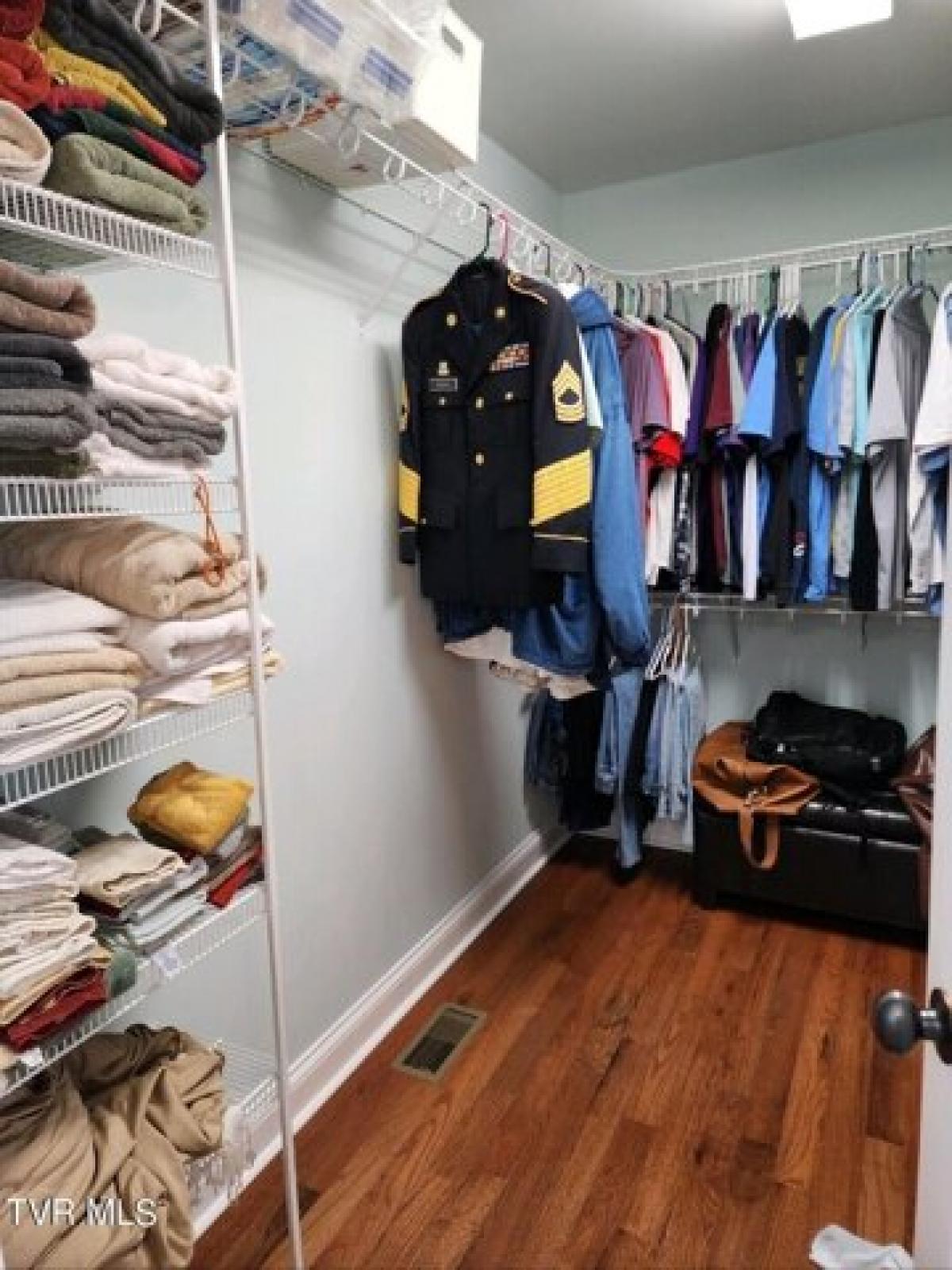 Picture of Home For Sale in Johnson City, Tennessee, United States