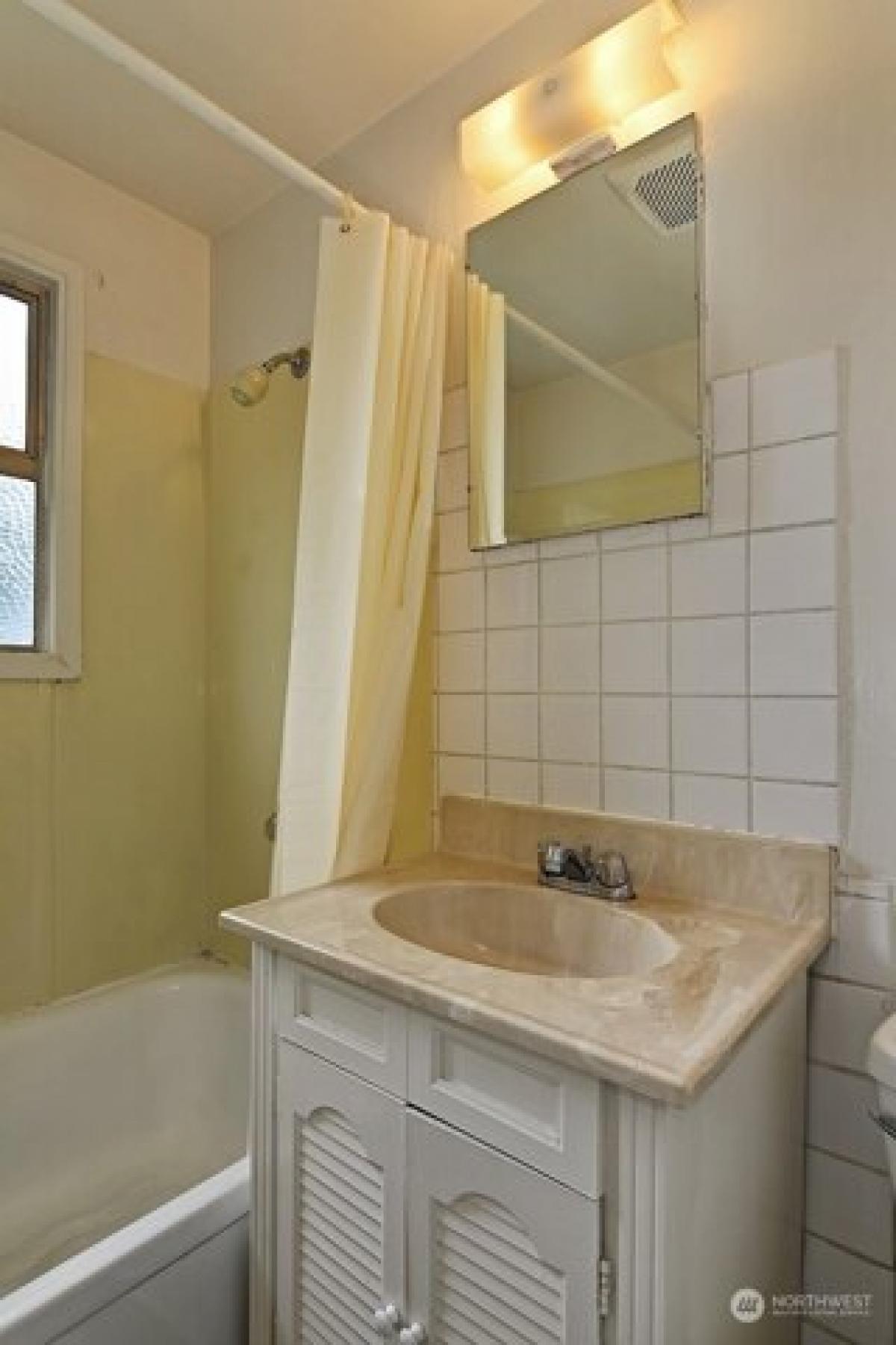 Picture of Home For Sale in Seattle, Washington, United States