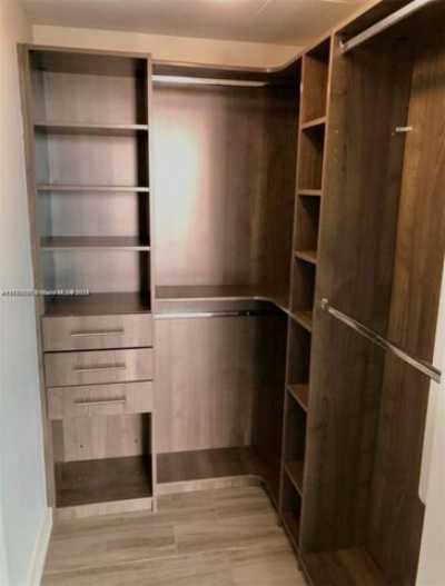 Apartment For Rent in Miami, Florida