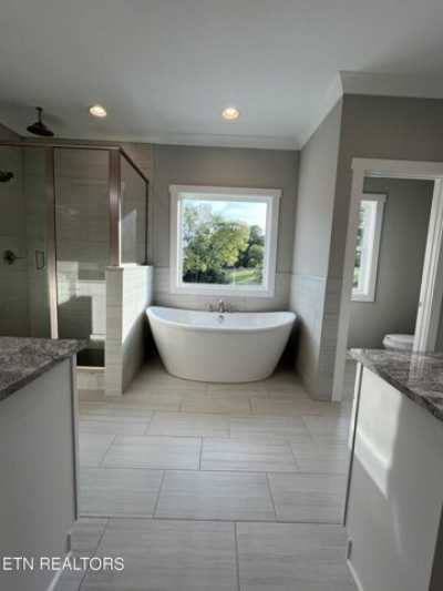 Home For Sale in Lenoir City, Tennessee